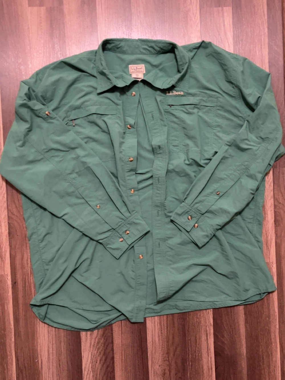 L.L.Bean Men’s XXL Lightweight Button-Up Shirt in Green/White
